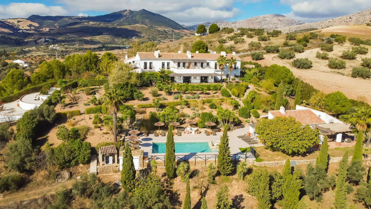 Se vende Finca - Cortijo de 13 dormitorios en Costa Del Sol, Málaga, España