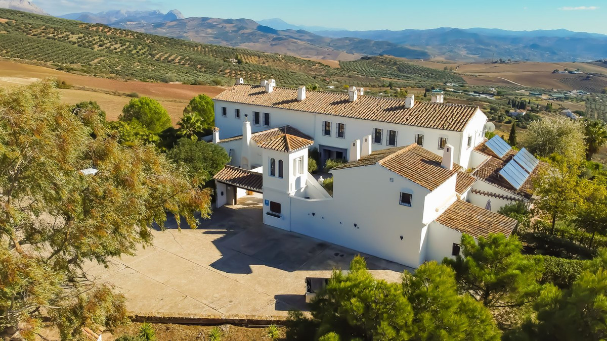 Se vende Finca - Cortijo de 13 dormitorios en Costa Del Sol, Málaga, España
