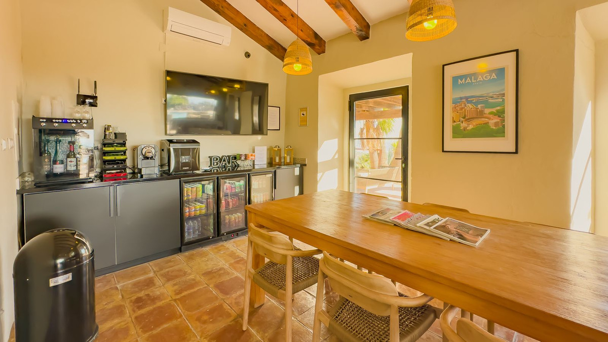 Se vende Finca - Cortijo de 13 dormitorios en Costa Del Sol, Málaga, España