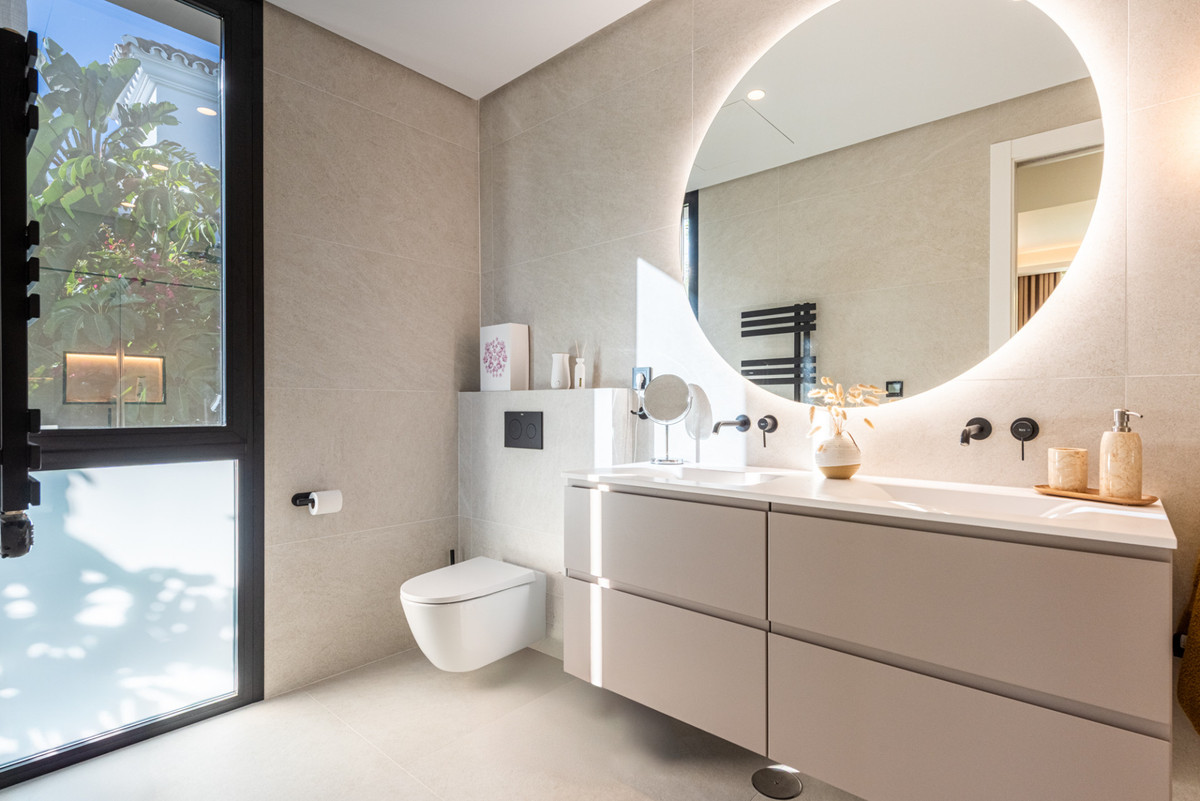 3 Bed Townhouse for sale in Cerros Del Aguila Costa Del Sol, Málaga, Spain