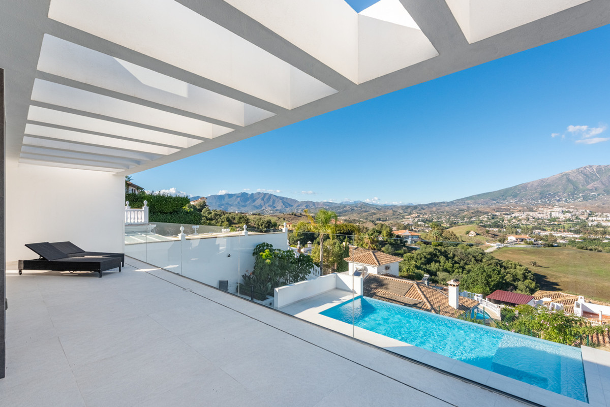 3 Bed Townhouse for sale in Cerros Del Aguila Costa Del Sol, Málaga, Spain