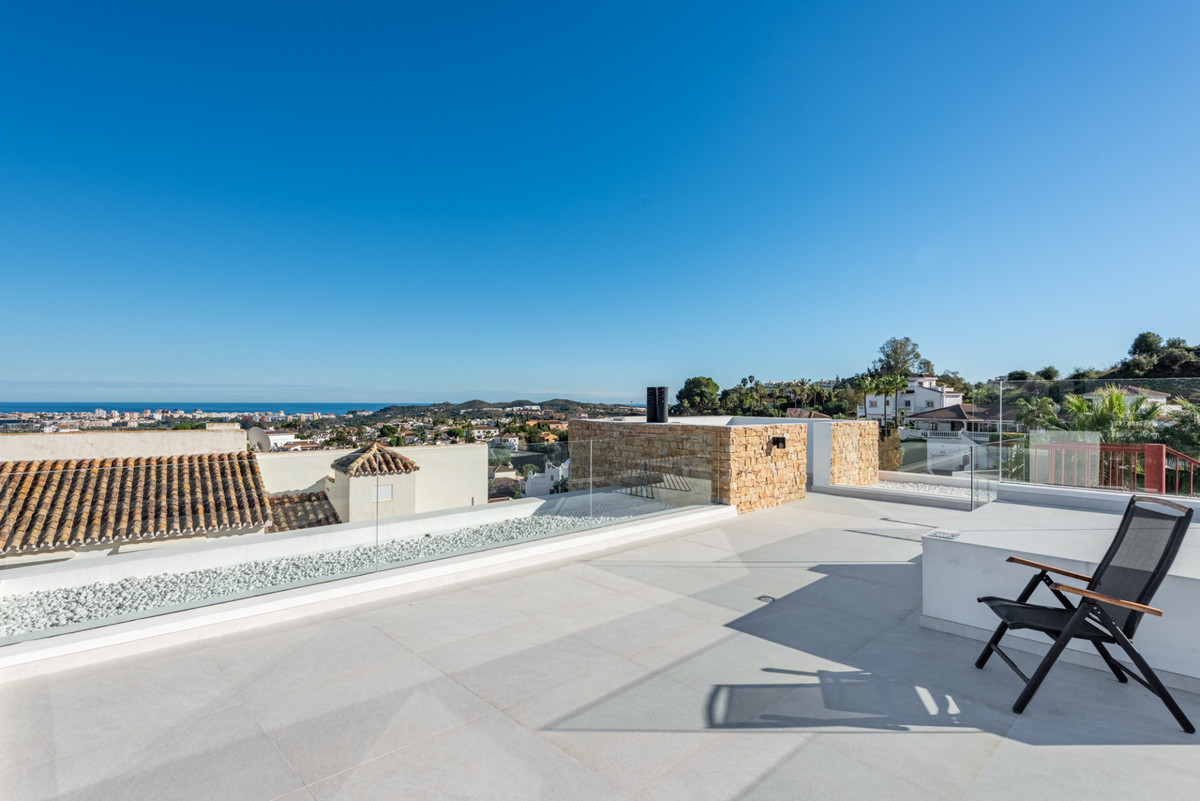 3 Bed Townhouse for sale in Cerros Del Aguila Costa Del Sol, Málaga, Spain