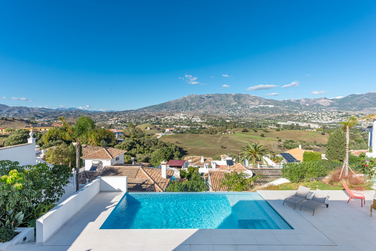 3 Bed Townhouse for sale in Cerros Del Aguila Costa Del Sol, Málaga, Spain