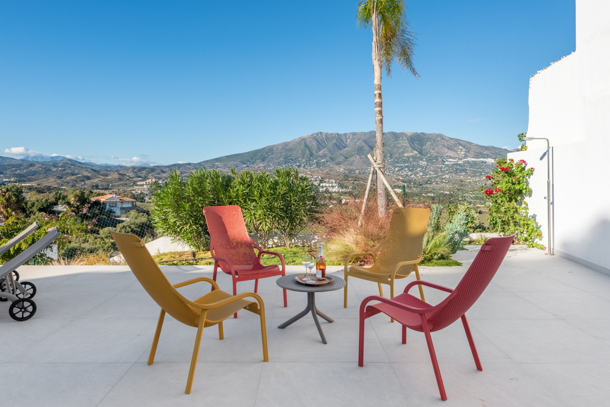 3 Bed Townhouse for sale in Cerros Del Aguila Costa Del Sol, Málaga, Spain