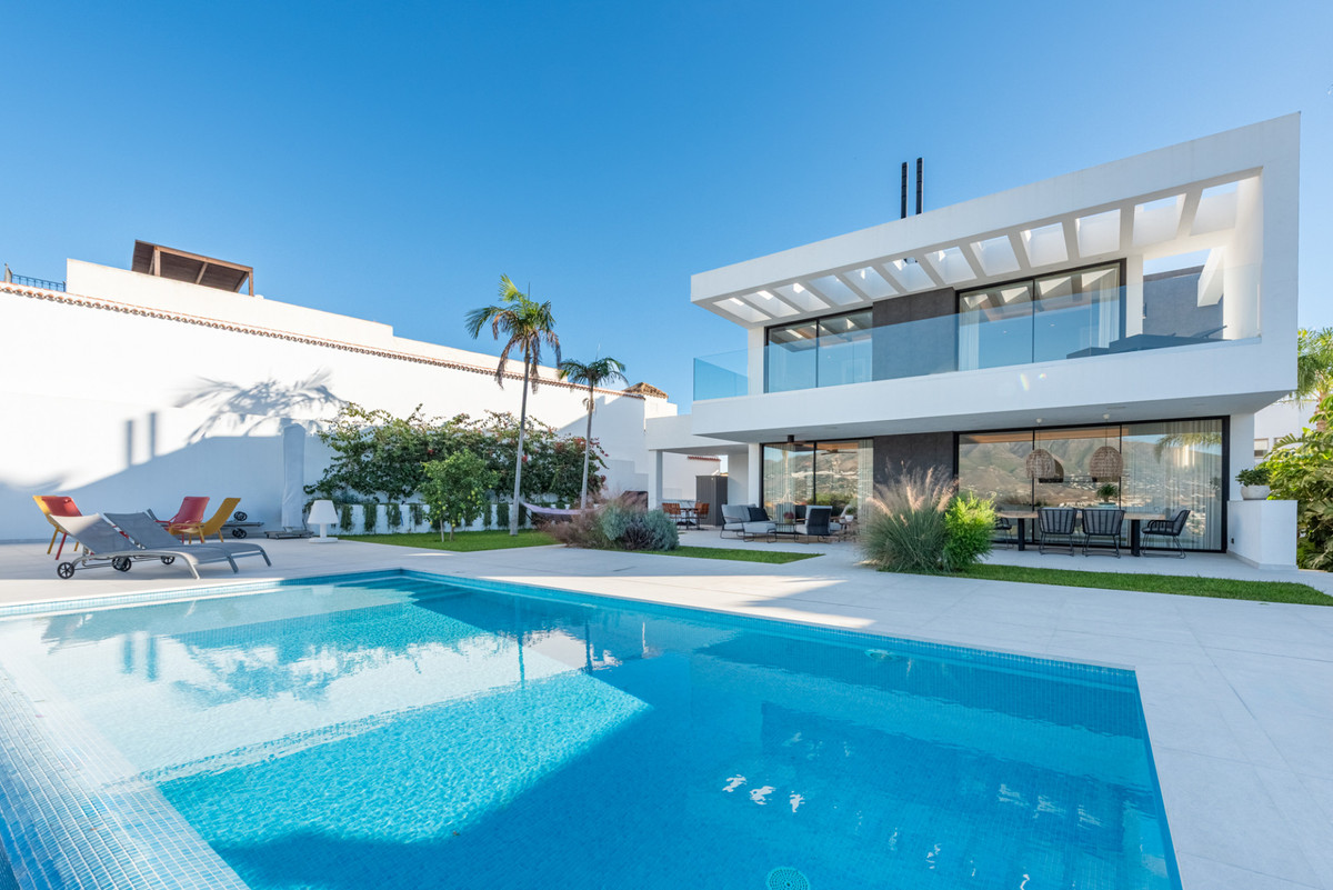 3 Bed Townhouse for sale in Cerros Del Aguila Costa Del Sol, Málaga, Spain