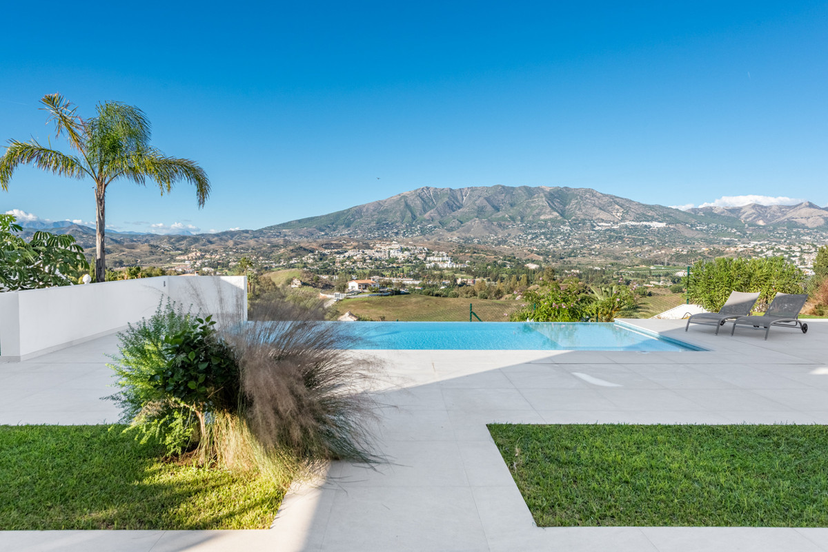 3 Bed Townhouse for sale in Cerros Del Aguila Costa Del Sol, Málaga, Spain
