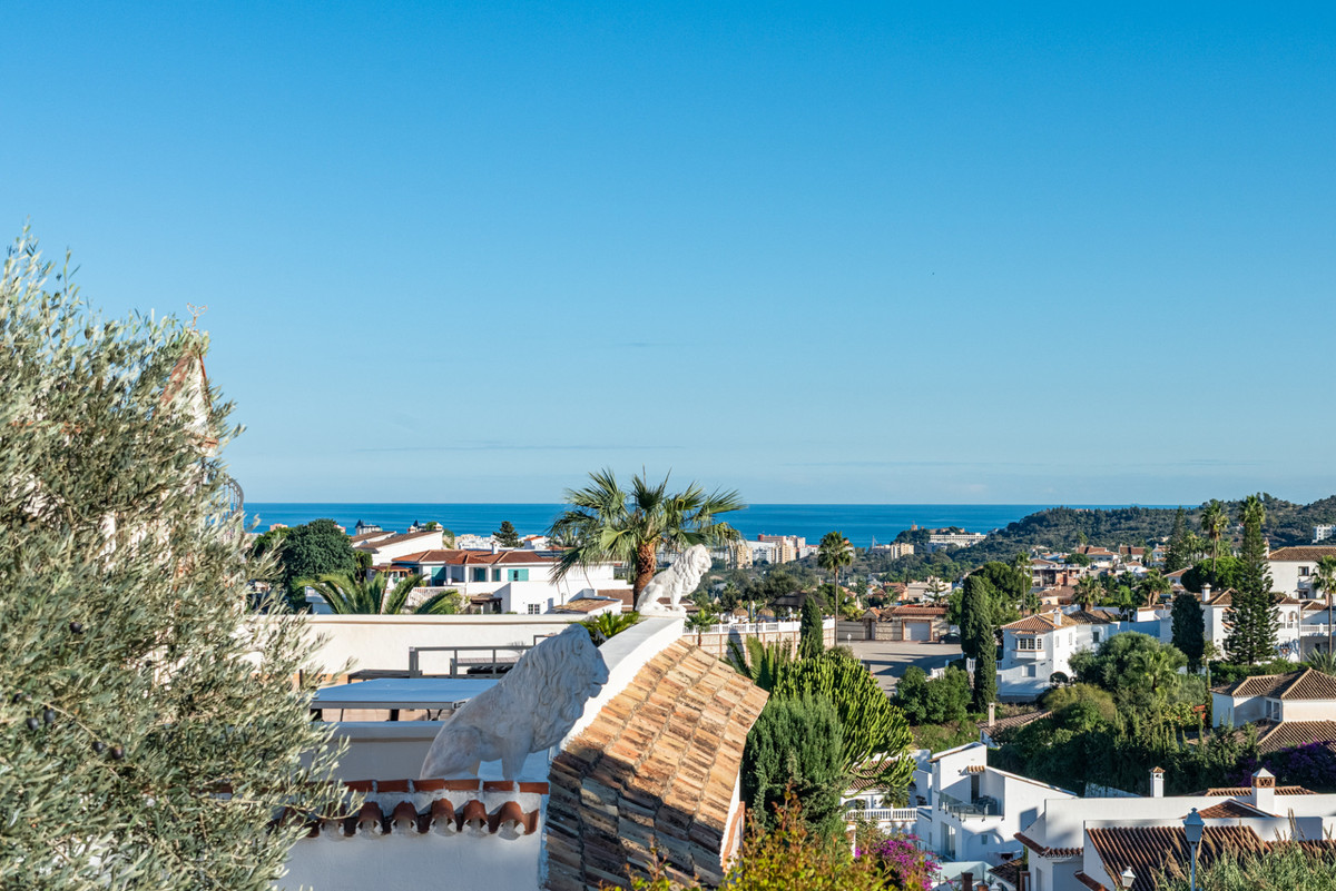 3 Bed Townhouse for sale in Cerros Del Aguila Costa Del Sol, Málaga, Spain