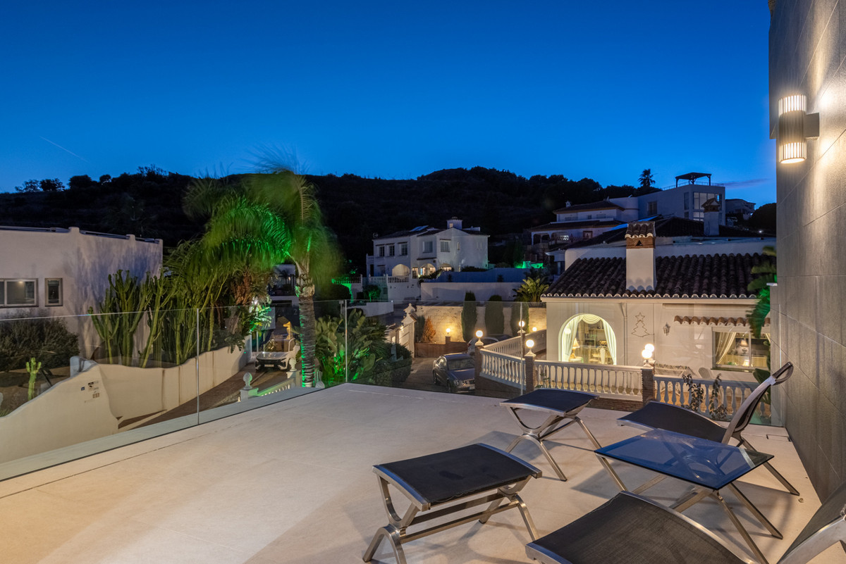 3 Bed Townhouse for sale in Cerros Del Aguila Costa Del Sol, Málaga, Spain