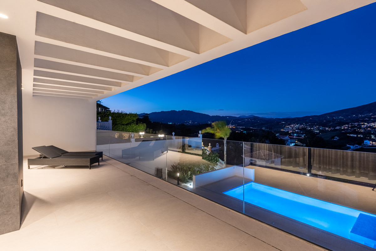 3 Bed Townhouse for sale in Cerros Del Aguila Costa Del Sol, Málaga, Spain