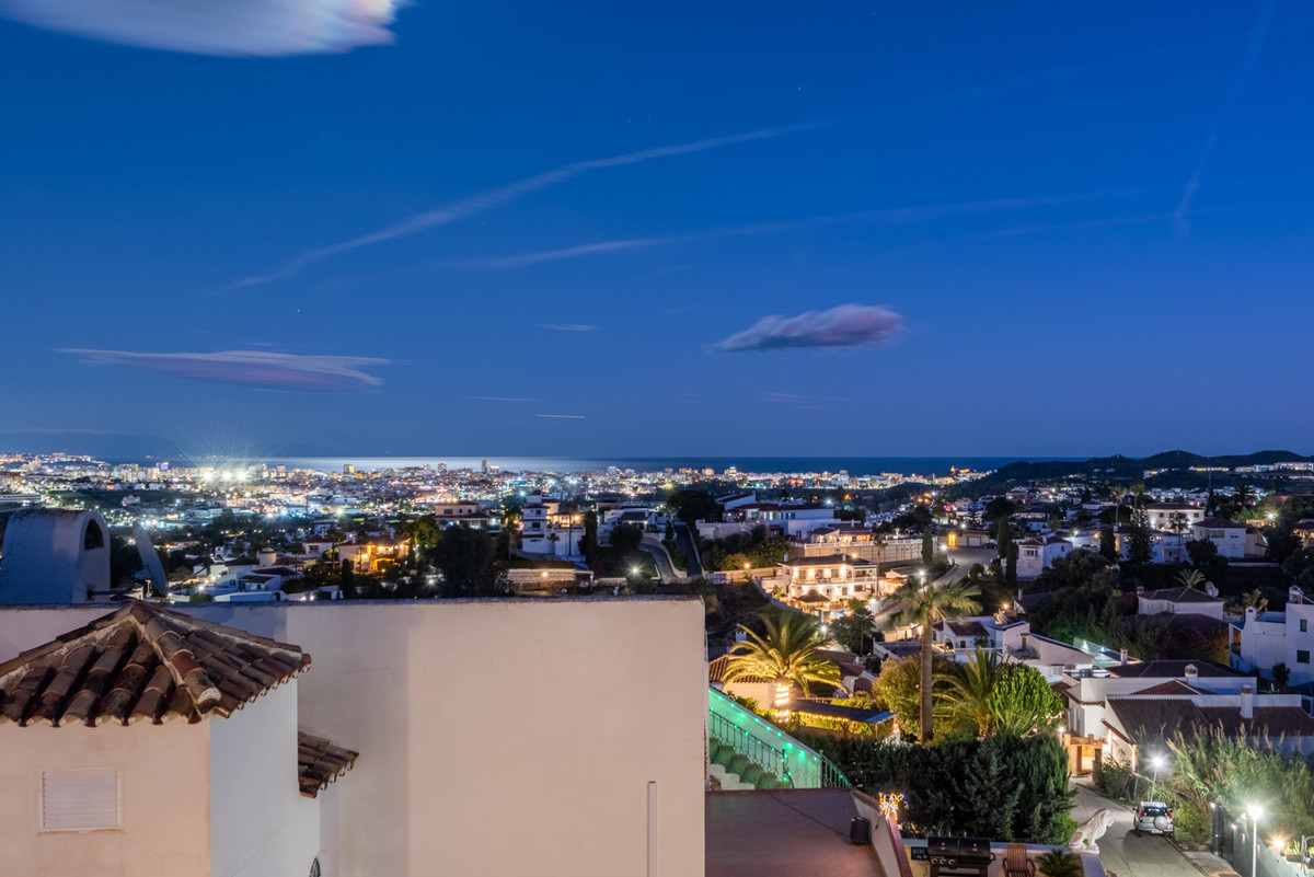 3 Bed Townhouse for sale in Cerros Del Aguila Costa Del Sol, Málaga, Spain