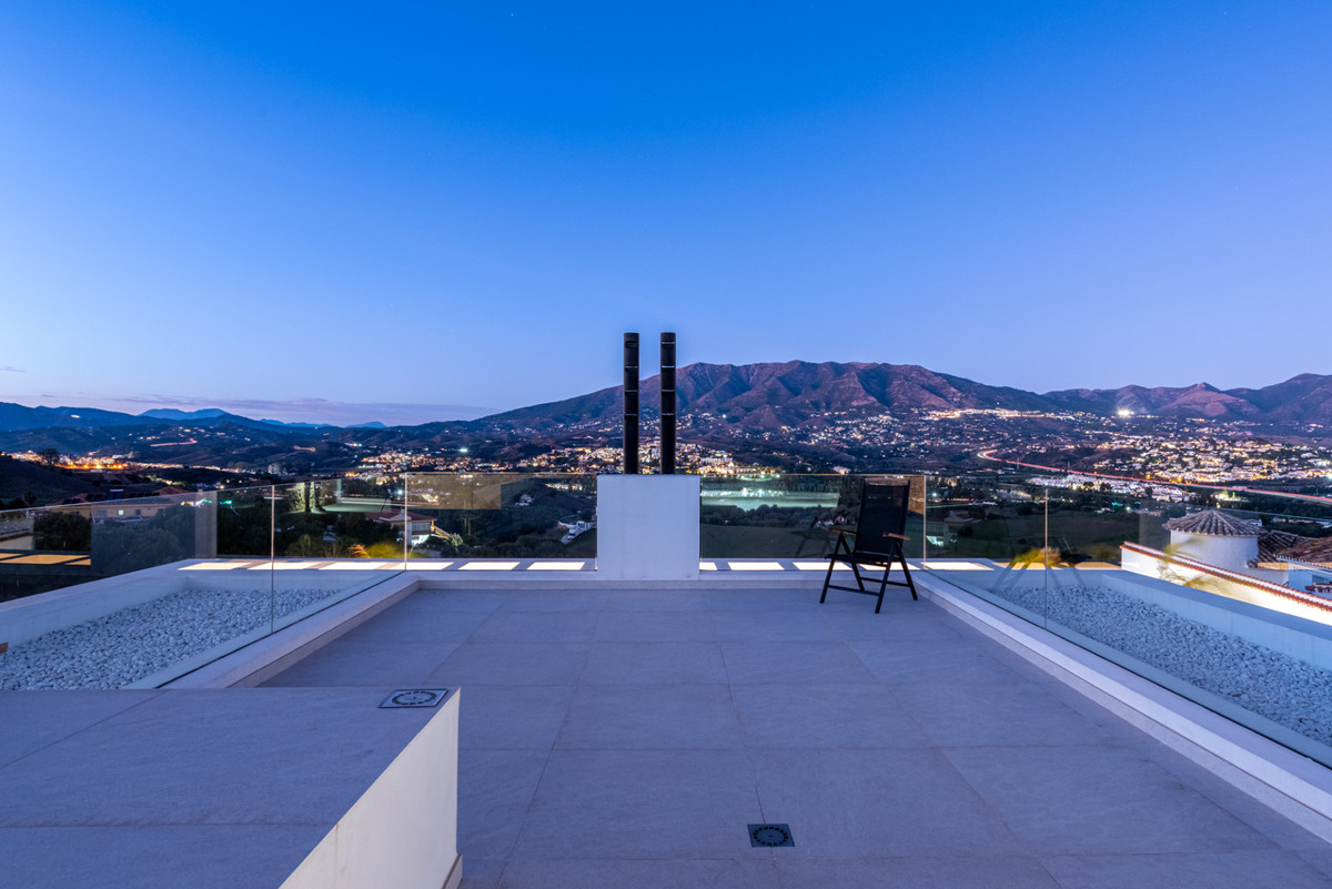 3 Bed Townhouse for sale in Cerros Del Aguila Costa Del Sol, Málaga, Spain