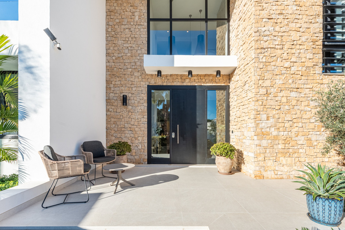 3 Bed Townhouse for sale in Cerros Del Aguila Costa Del Sol, Málaga, Spain