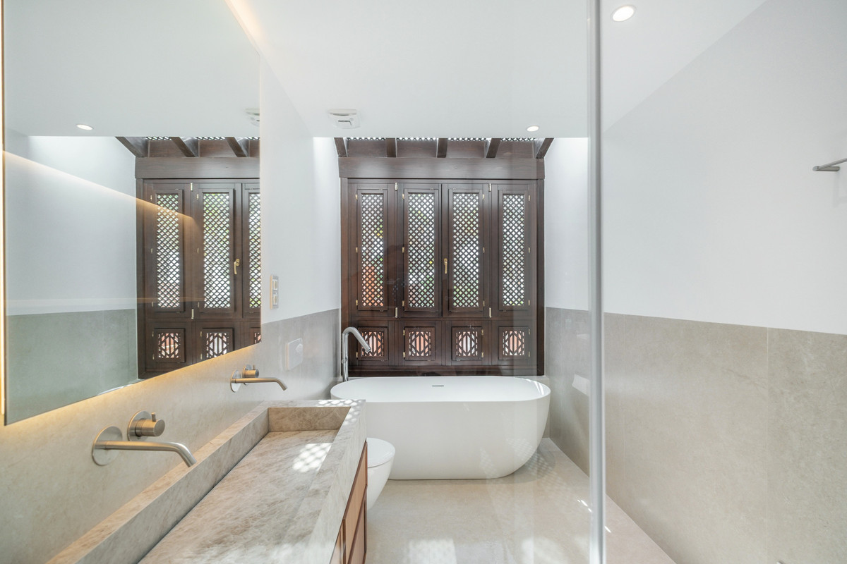 4 Bed Townhouse for sale in The Golden Mile Costa Del Sol, Málaga, Spain