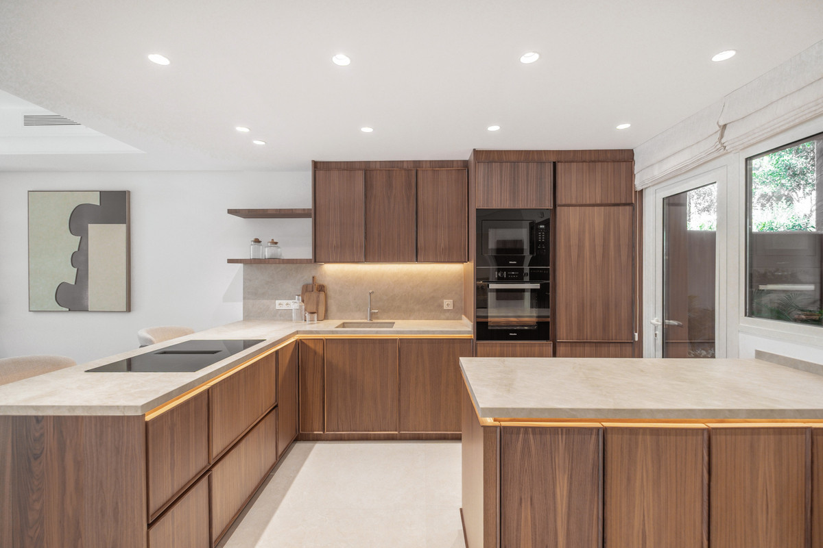 4 Bed Townhouse for sale in The Golden Mile Costa Del Sol, Málaga, Spain
