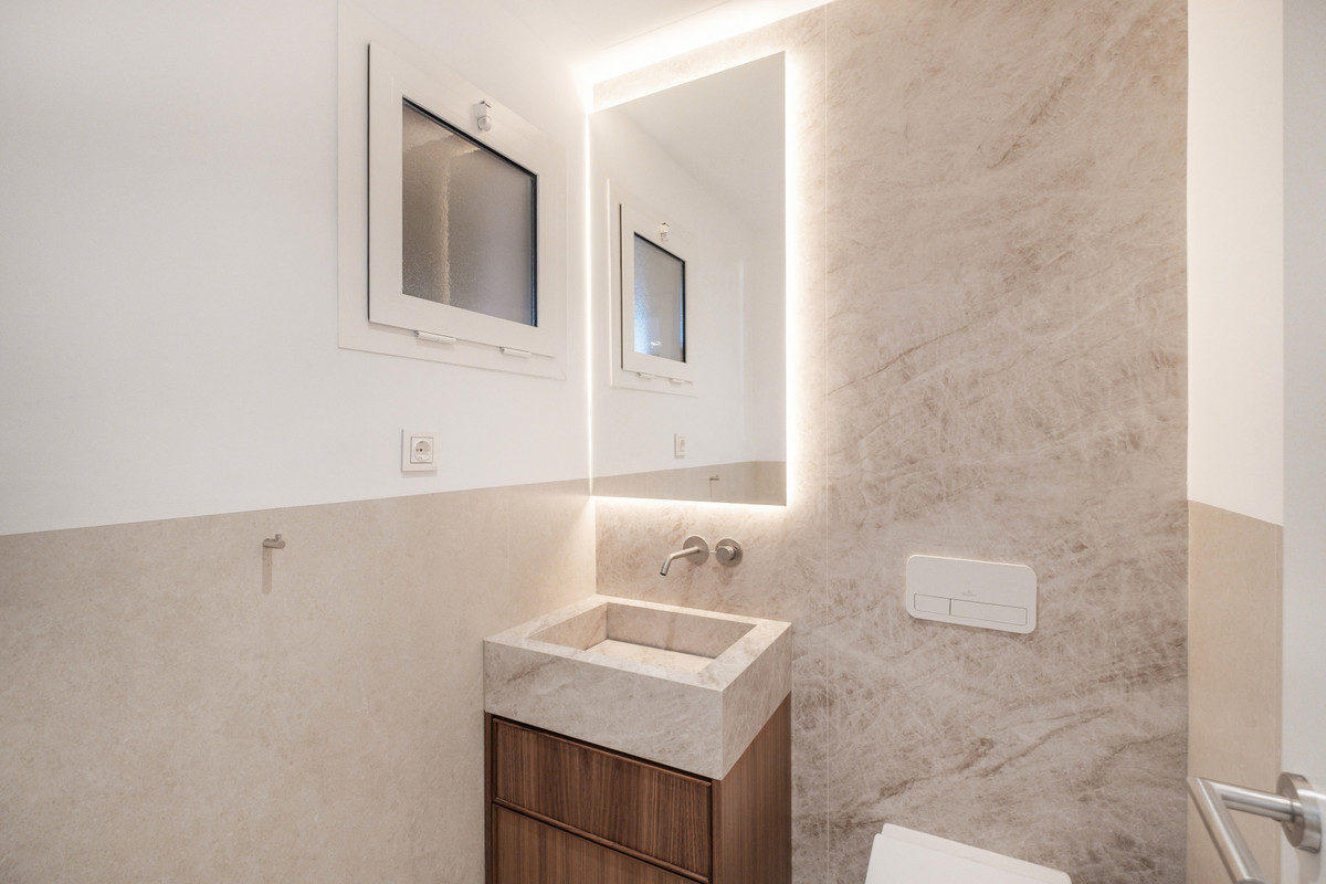 4 Bed Townhouse for sale in The Golden Mile Costa Del Sol, Málaga, Spain
