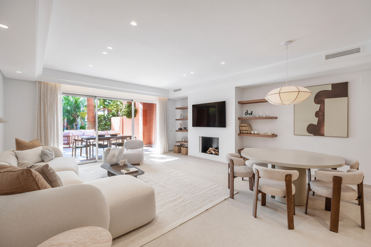 4 Bed Townhouse for sale in The Golden Mile Costa Del Sol, Málaga, Spain