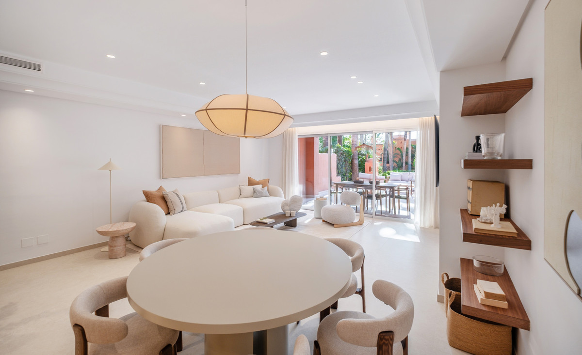 4 Bed Townhouse for sale in The Golden Mile Costa Del Sol, Málaga, Spain