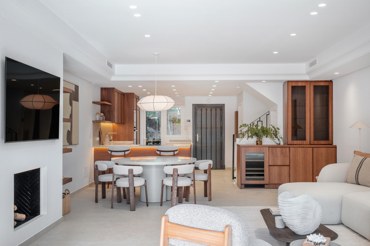 4 Bed Townhouse for sale in The Golden Mile Costa Del Sol, Málaga, Spain