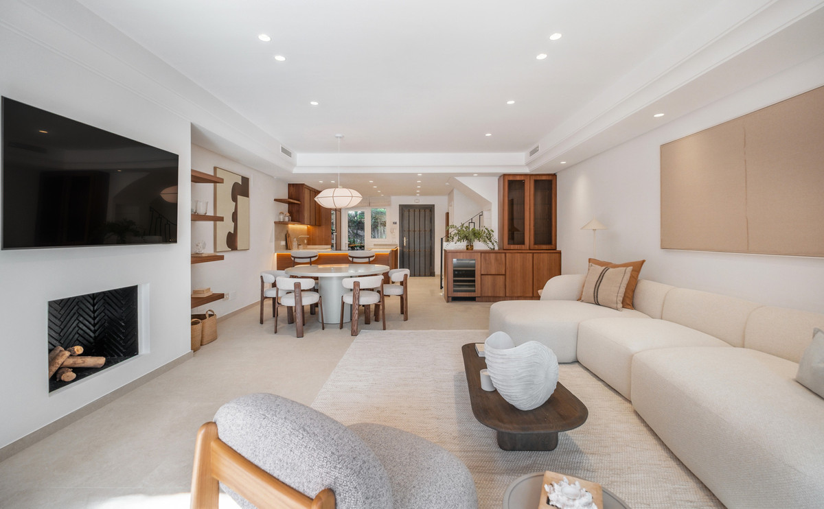 4 Bed Townhouse for sale in The Golden Mile Costa Del Sol, Málaga, Spain