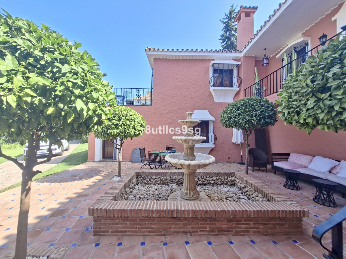 5 Bed Townhouse for sale in Aloha Costa Del Sol, Málaga, Spain