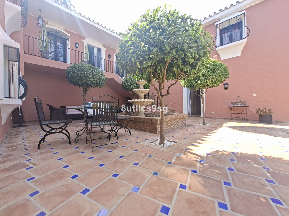 5 Bed Townhouse for sale in Aloha Costa Del Sol, Málaga, Spain