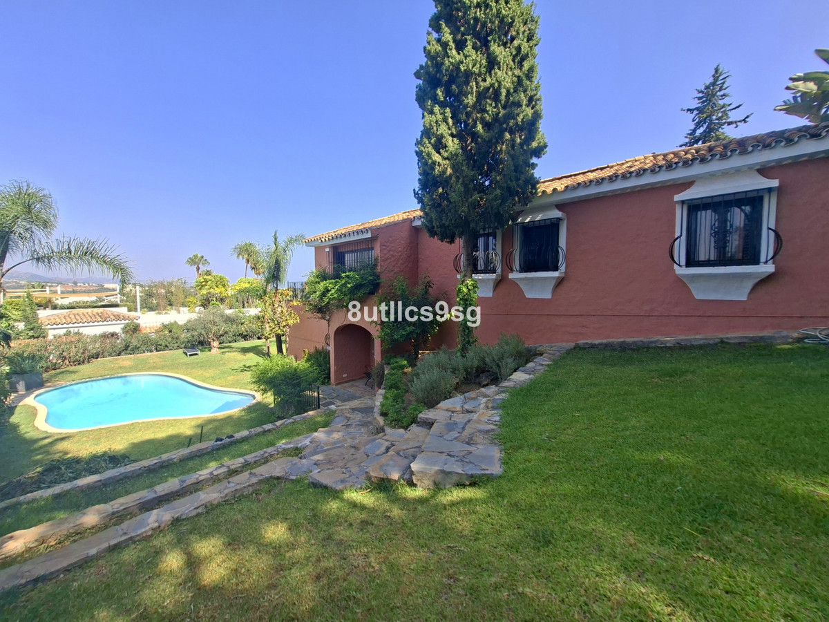 5 Bed Townhouse for sale in Aloha Costa Del Sol, Málaga, Spain