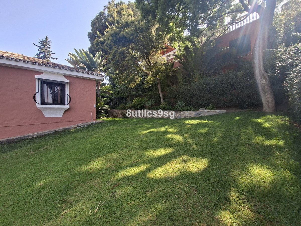 5 Bed Townhouse for sale in Aloha Costa Del Sol, Málaga, Spain