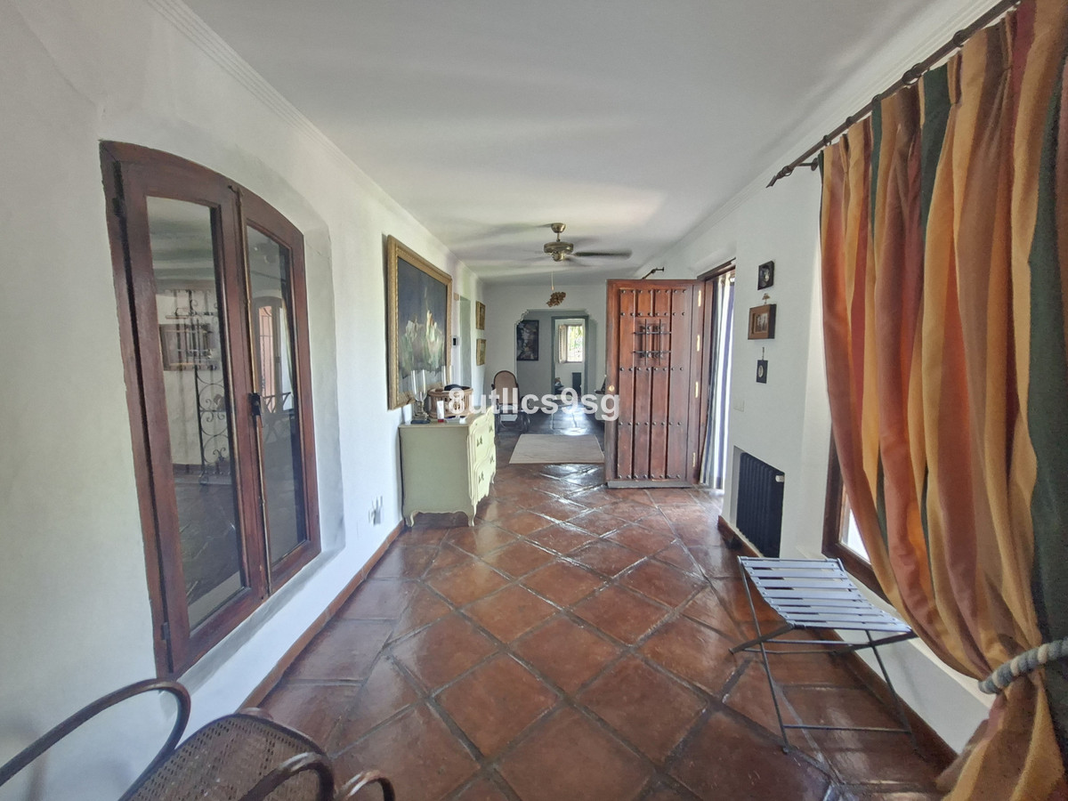 5 Bed Townhouse for sale in Aloha Costa Del Sol, Málaga, Spain