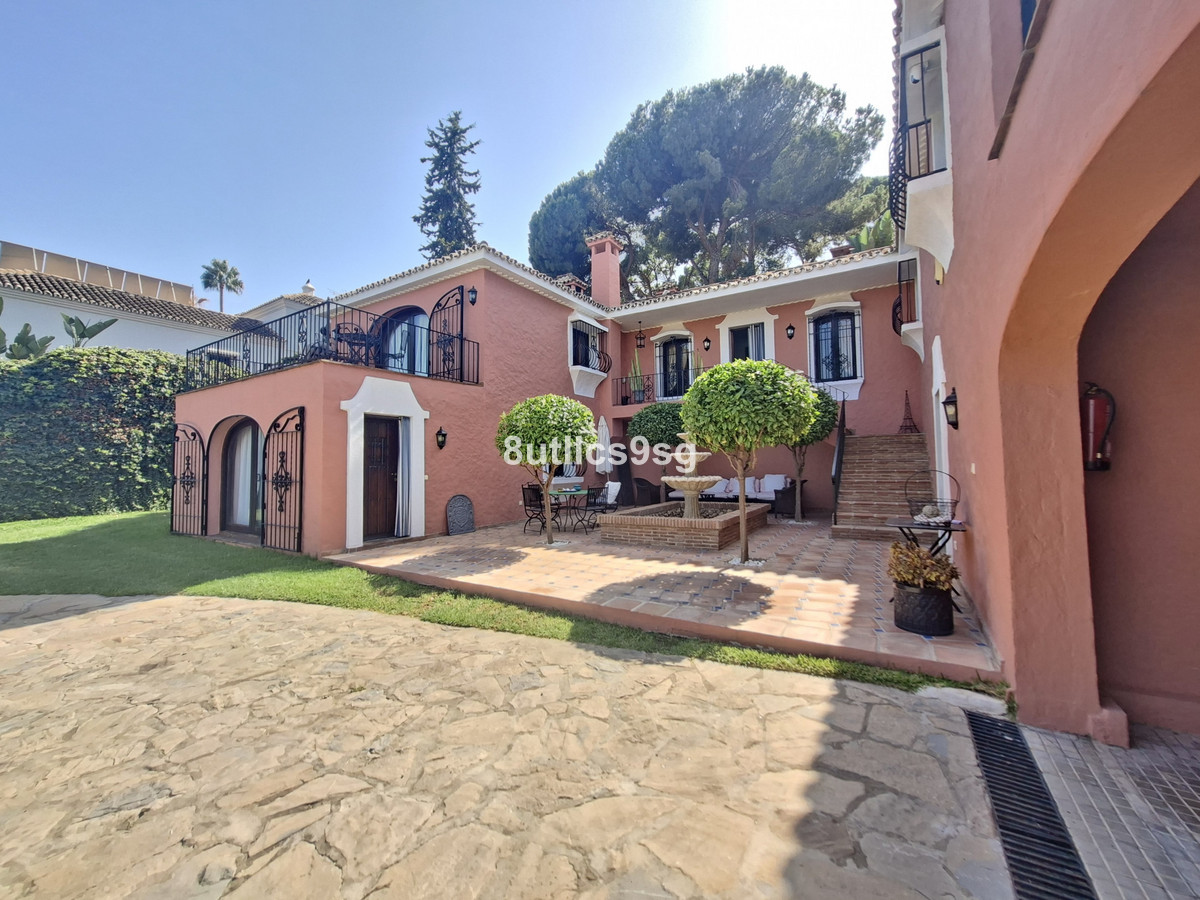 5 Bed Townhouse for sale in Aloha Costa Del Sol, Málaga, Spain