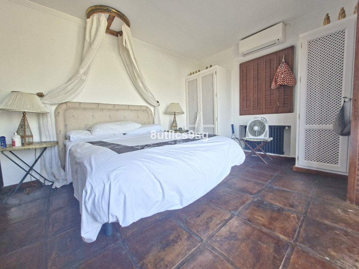 5 Bed Townhouse for sale in Aloha Costa Del Sol, Málaga, Spain