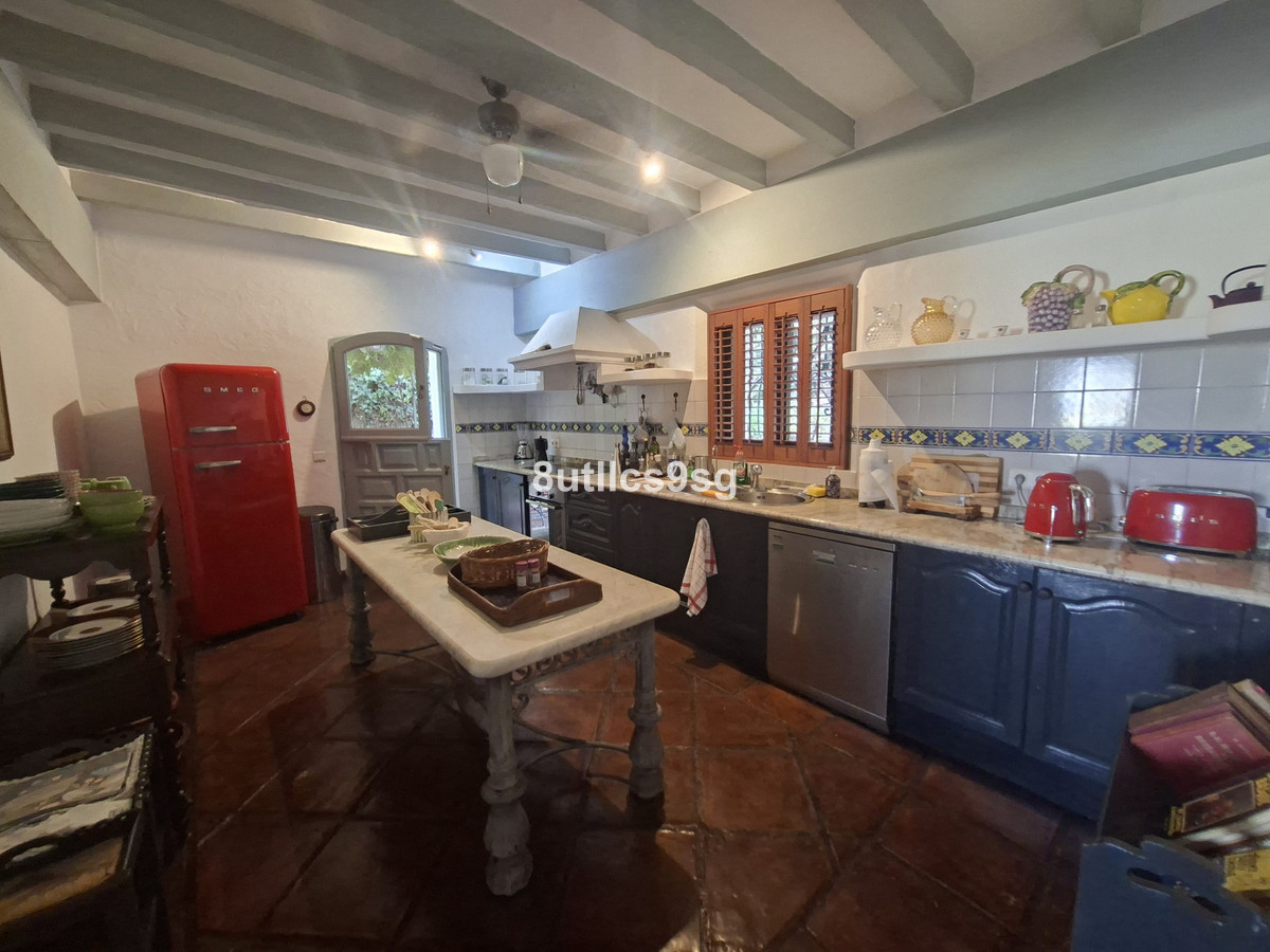 5 Bed Townhouse for sale in Aloha Costa Del Sol, Málaga, Spain
