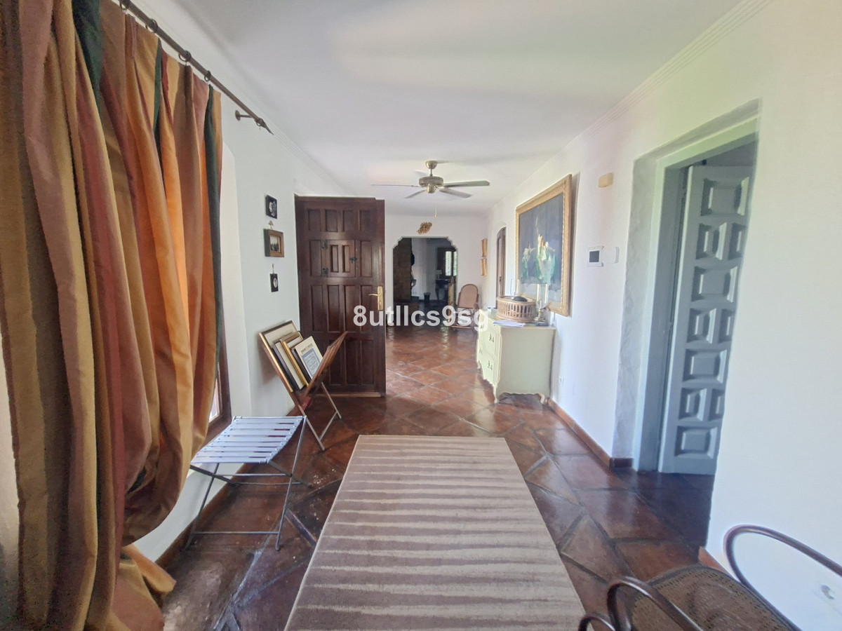 5 Bed Townhouse for sale in Aloha Costa Del Sol, Málaga, Spain