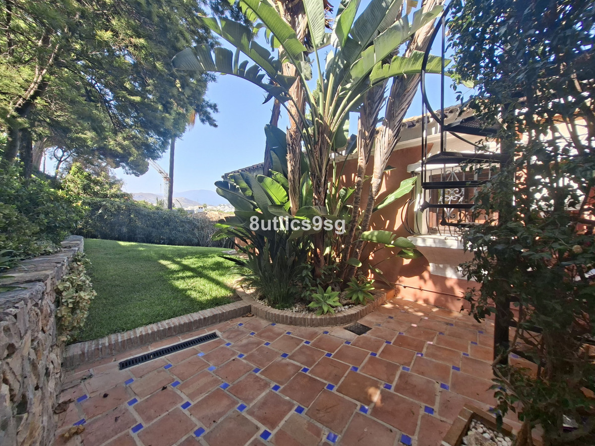 5 Bed Townhouse for sale in Aloha Costa Del Sol, Málaga, Spain