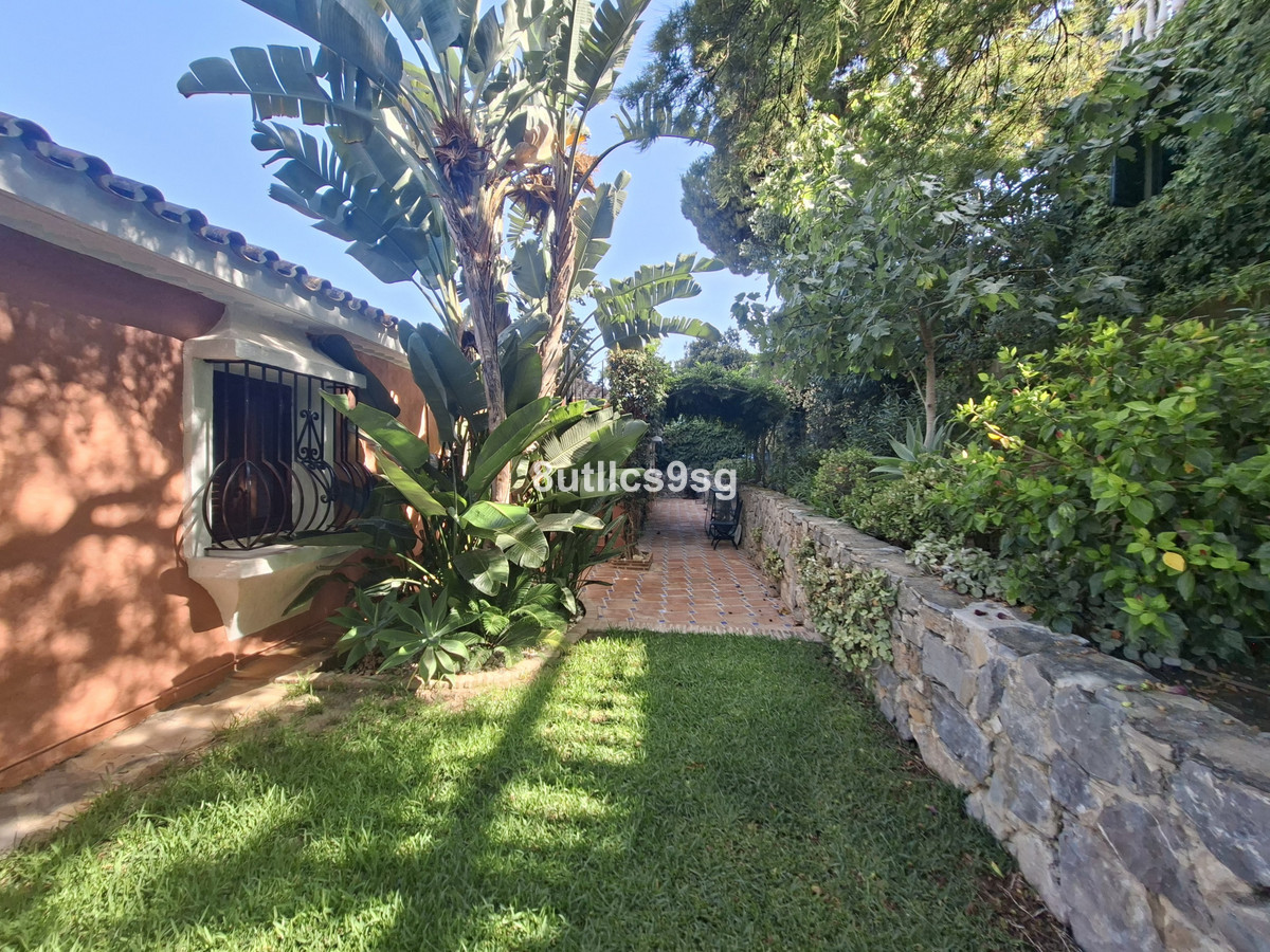 5 Bed Townhouse for sale in Aloha Costa Del Sol, Málaga, Spain