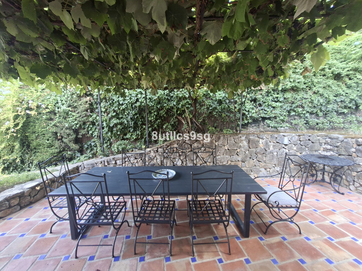 5 Bed Townhouse for sale in Aloha Costa Del Sol, Málaga, Spain