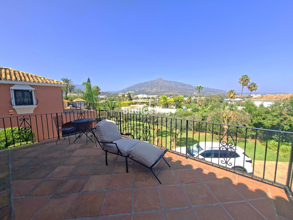 5 Bed Townhouse for sale in Aloha Costa Del Sol, Málaga, Spain