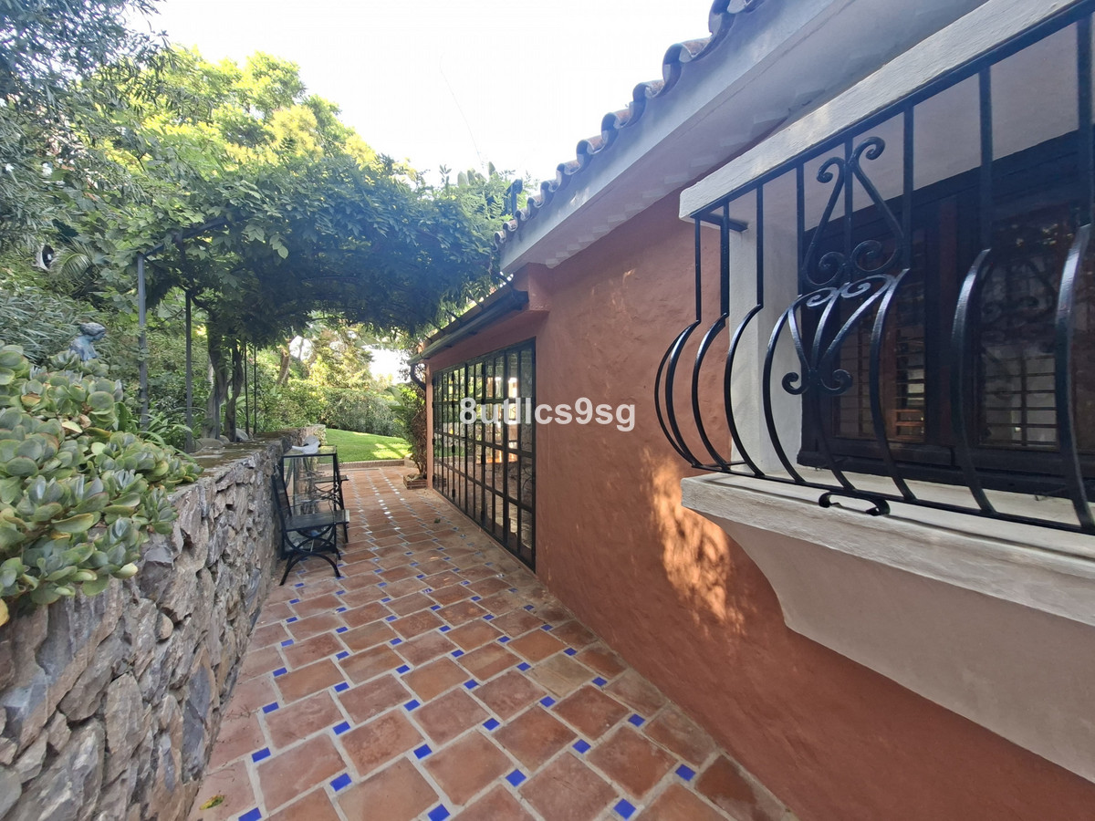 5 Bed Townhouse for sale in Aloha Costa Del Sol, Málaga, Spain