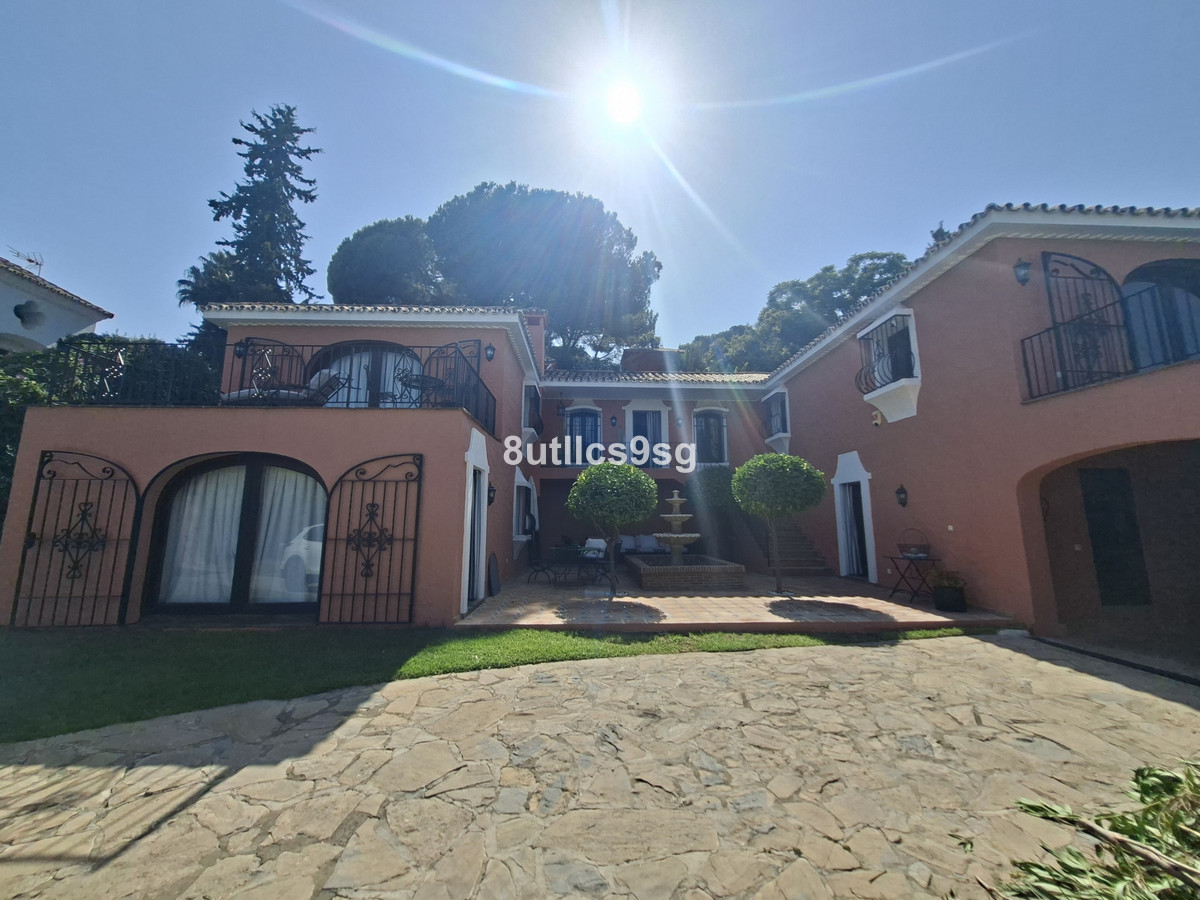 5 Bed Townhouse for sale in Aloha Costa Del Sol, Málaga, Spain