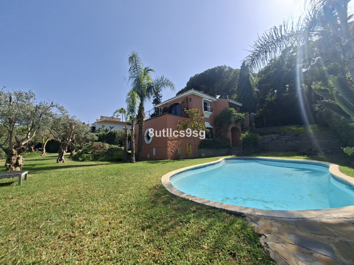 5 Bed Townhouse for sale in Aloha Costa Del Sol, Málaga, Spain