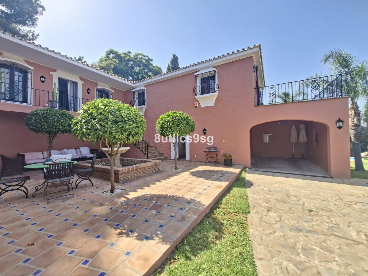 5 Bed Townhouse for sale in Aloha Costa Del Sol, Málaga, Spain