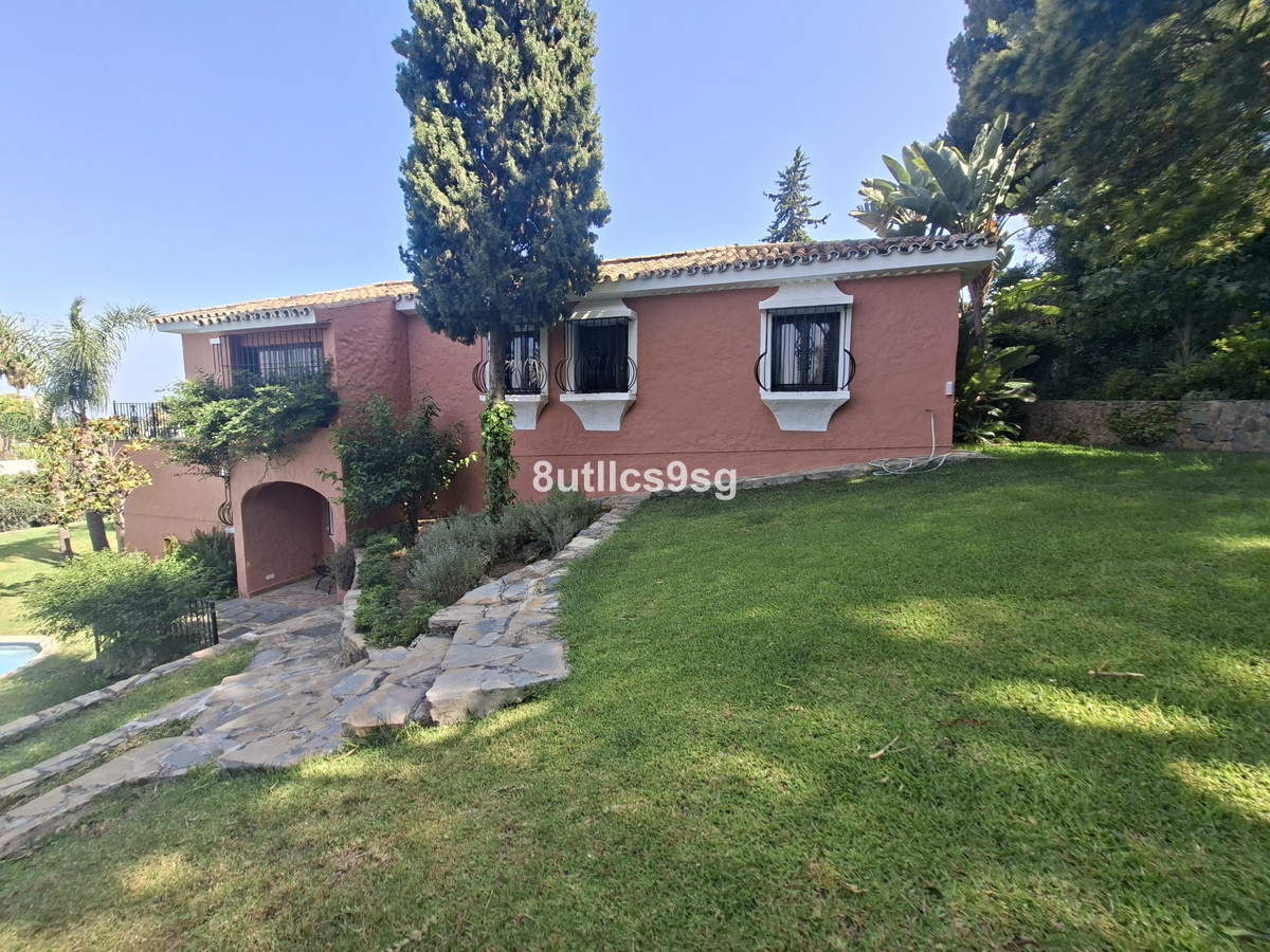 5 Bed Townhouse for sale in Aloha Costa Del Sol, Málaga, Spain
