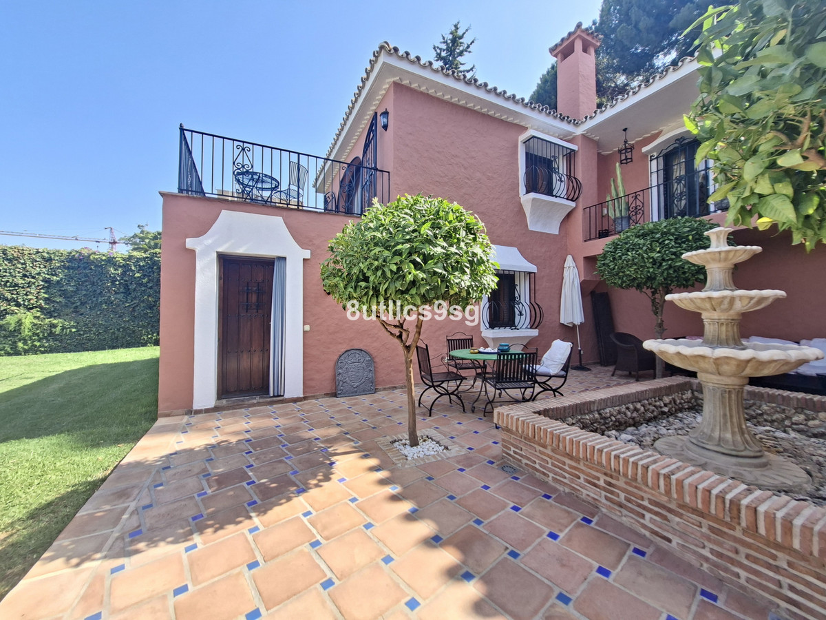 5 Bed Townhouse for sale in Aloha Costa Del Sol, Málaga, Spain