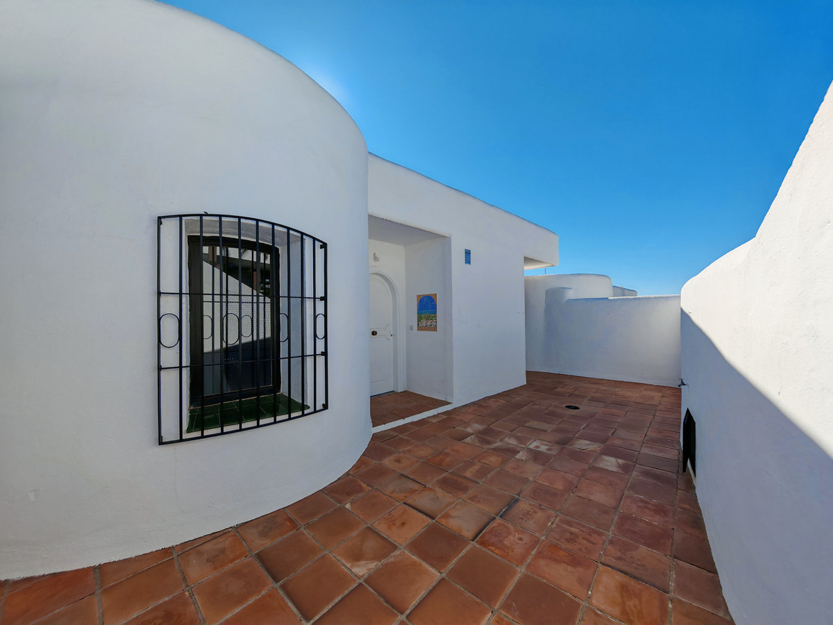 2 Bed Townhouse for sale in Cabopino Costa Del Sol, Málaga, Spain