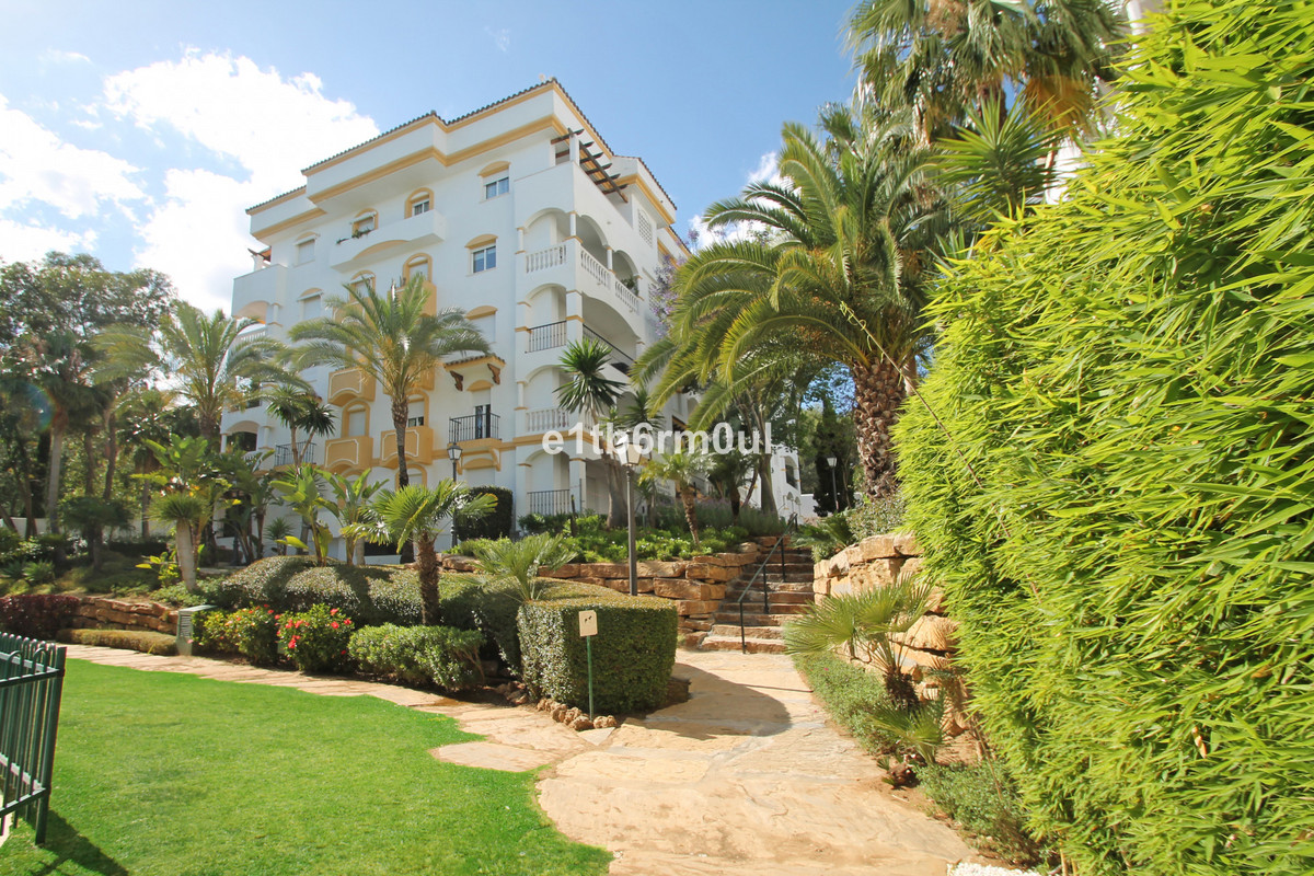 Se vende Apartamento Planta Media de 2 dormitorios en Costa Del Sol, Málaga, España
