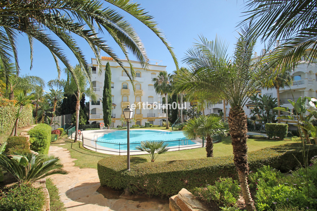 Se vende Apartamento Planta Media de 2 dormitorios en Costa Del Sol, Málaga, España