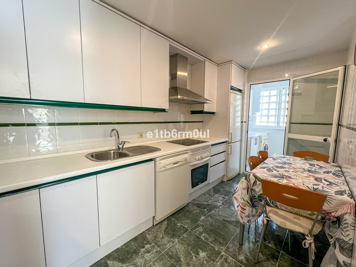 Se vende Apartamento Planta Media de 2 dormitorios en Costa Del Sol, Málaga, España