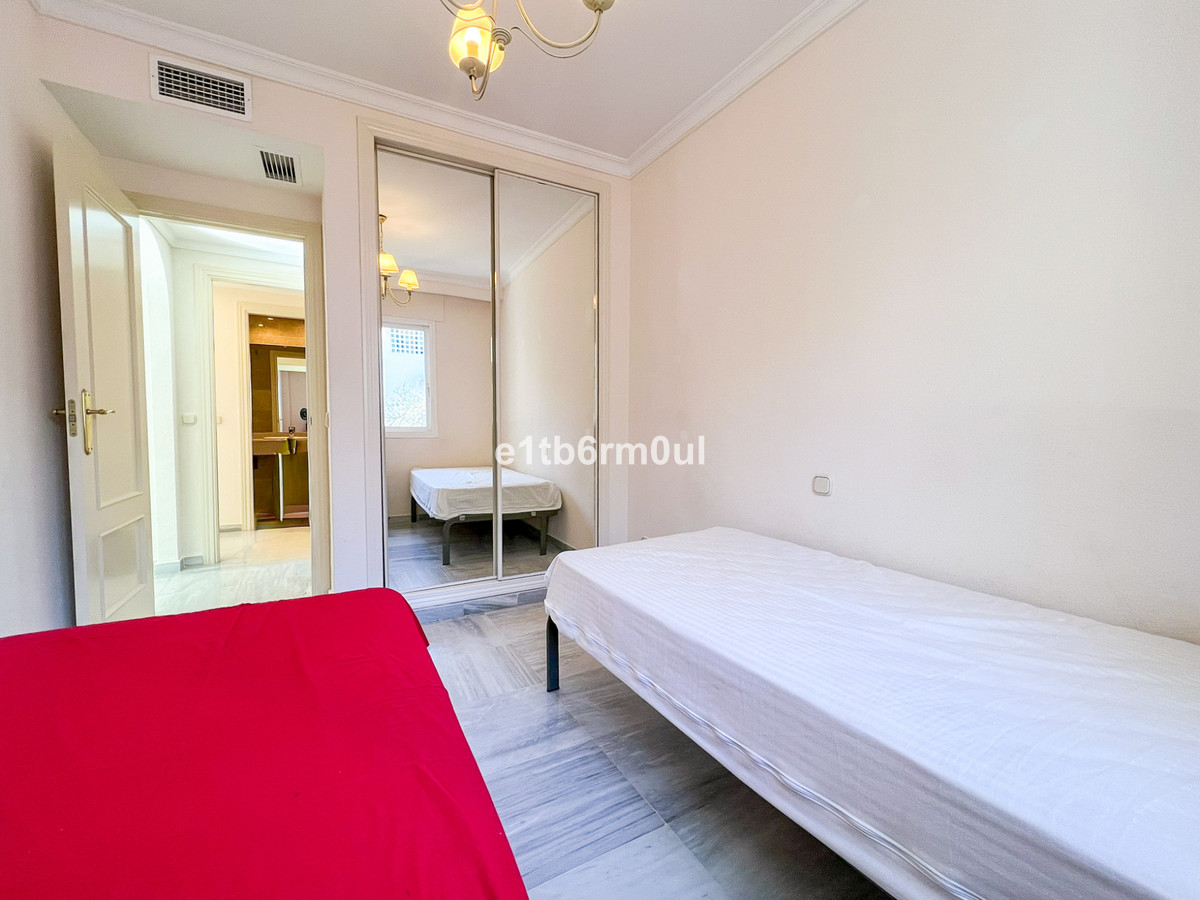Se vende Apartamento Planta Media de 2 dormitorios en Costa Del Sol, Málaga, España