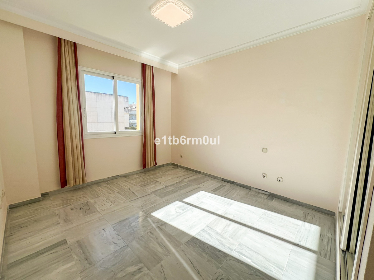 Se vende Apartamento Planta Media de 2 dormitorios en Costa Del Sol, Málaga, España