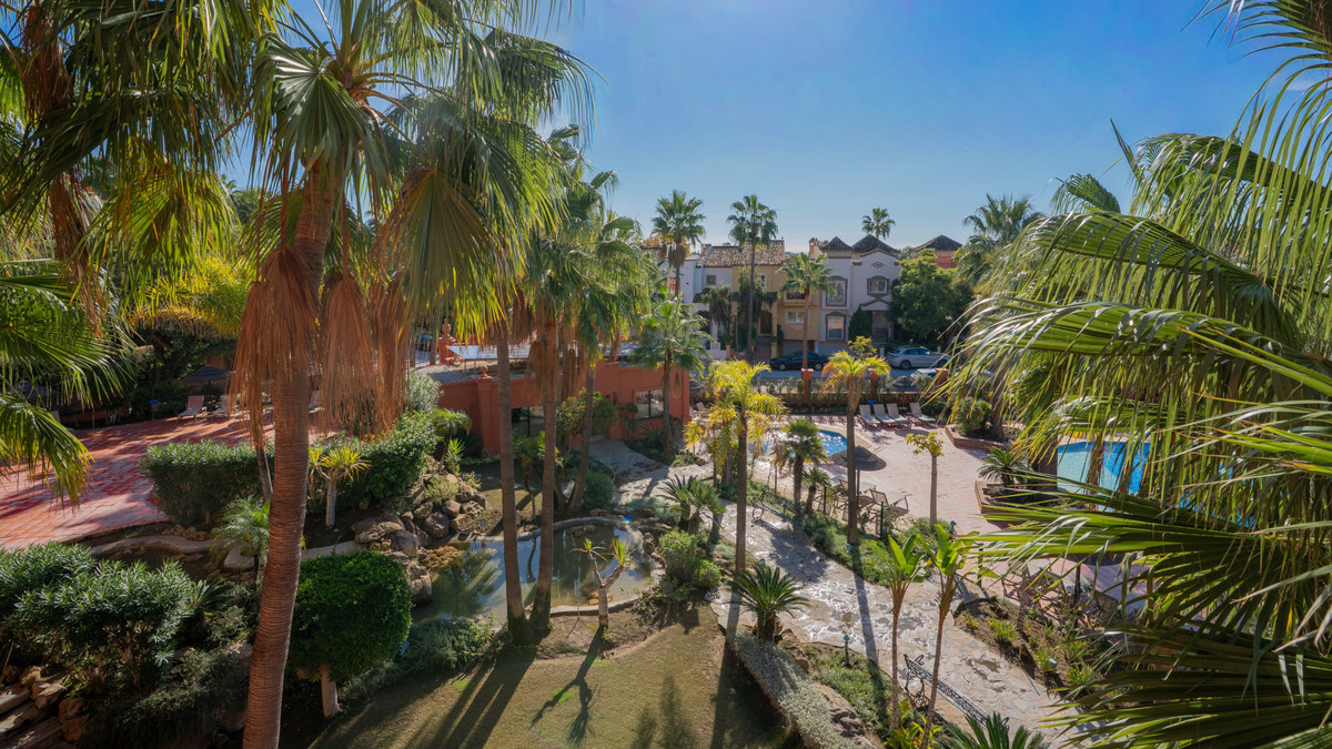 2 Bed Apartment for sale in Puerto Banús Costa Del Sol, Málaga, Spain