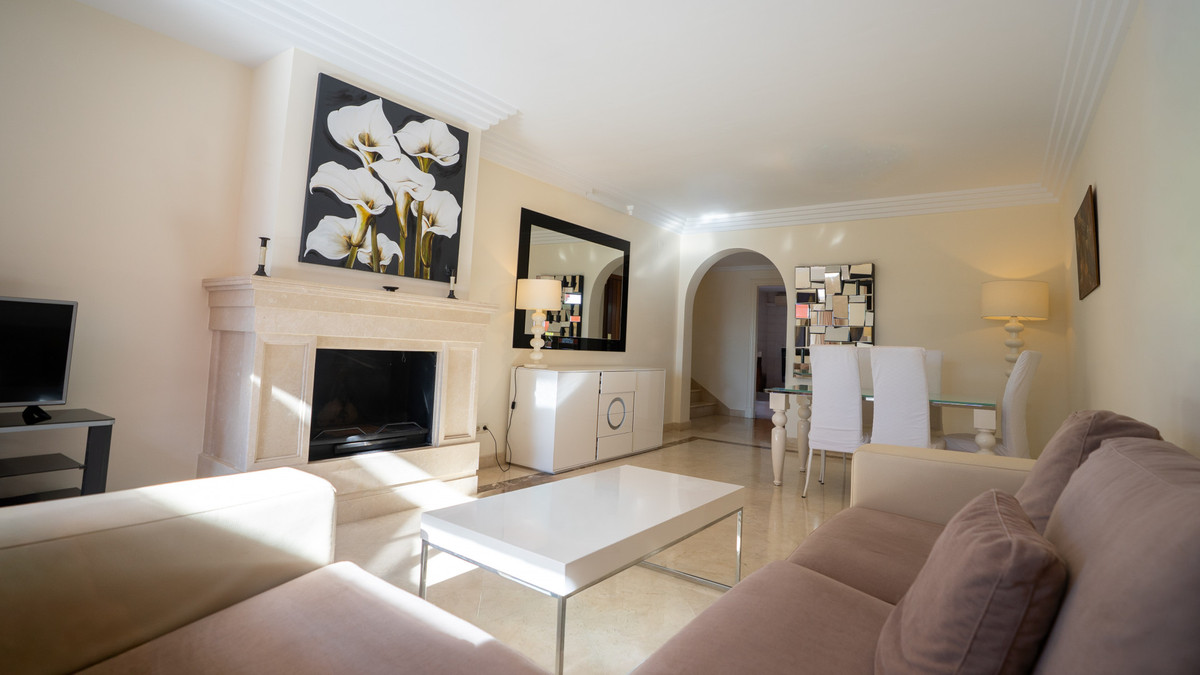 2 Bed Apartment for sale in Puerto Banús Costa Del Sol, Málaga, Spain